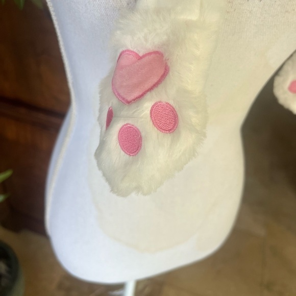 Bunny hat, new with tags super cute when you press the pause the ears go up - Picture 4 of 13